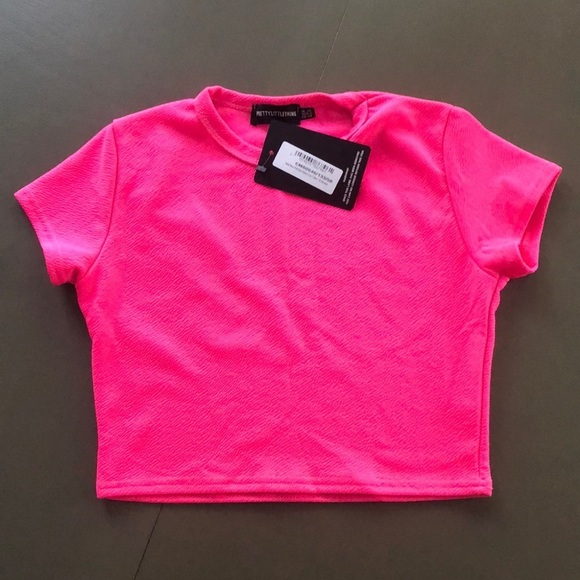 PrettyLittleThing Basic Pink Neon Cropped T-Shirt - Picture 1 of 5